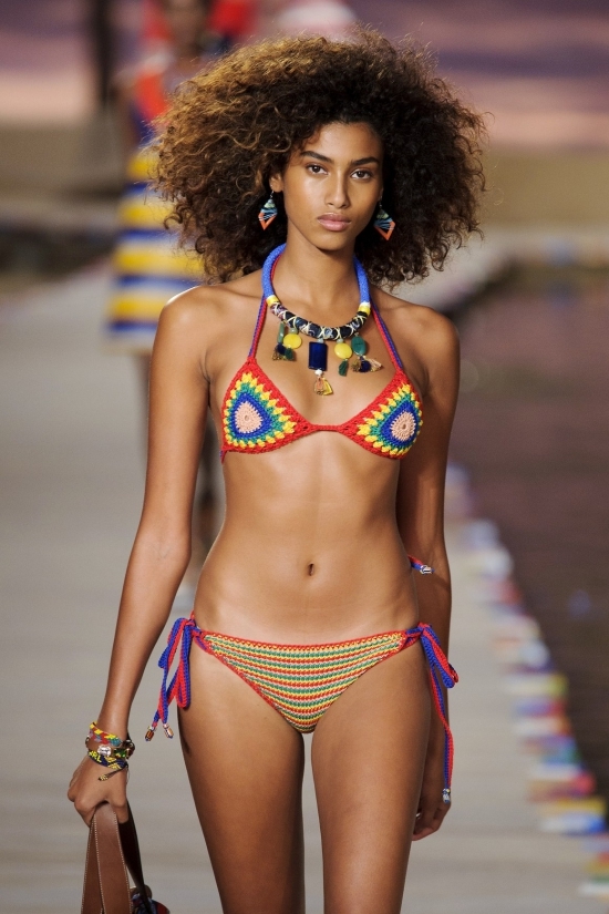 Những kiểu áo bơi hot nhất hè 2018